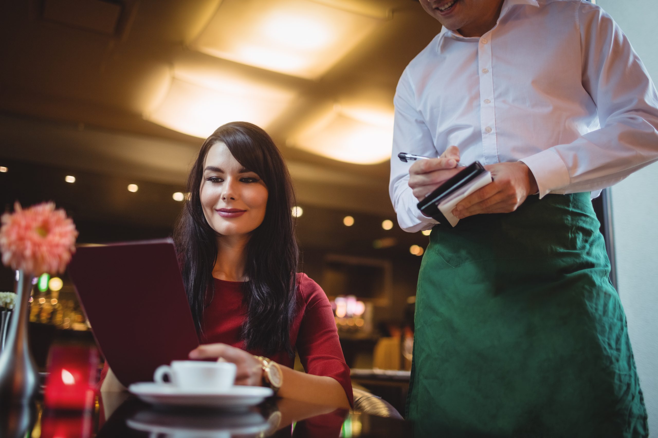 Reducción del IGV al 8% en restaurantes y hoteles hasta el 2024